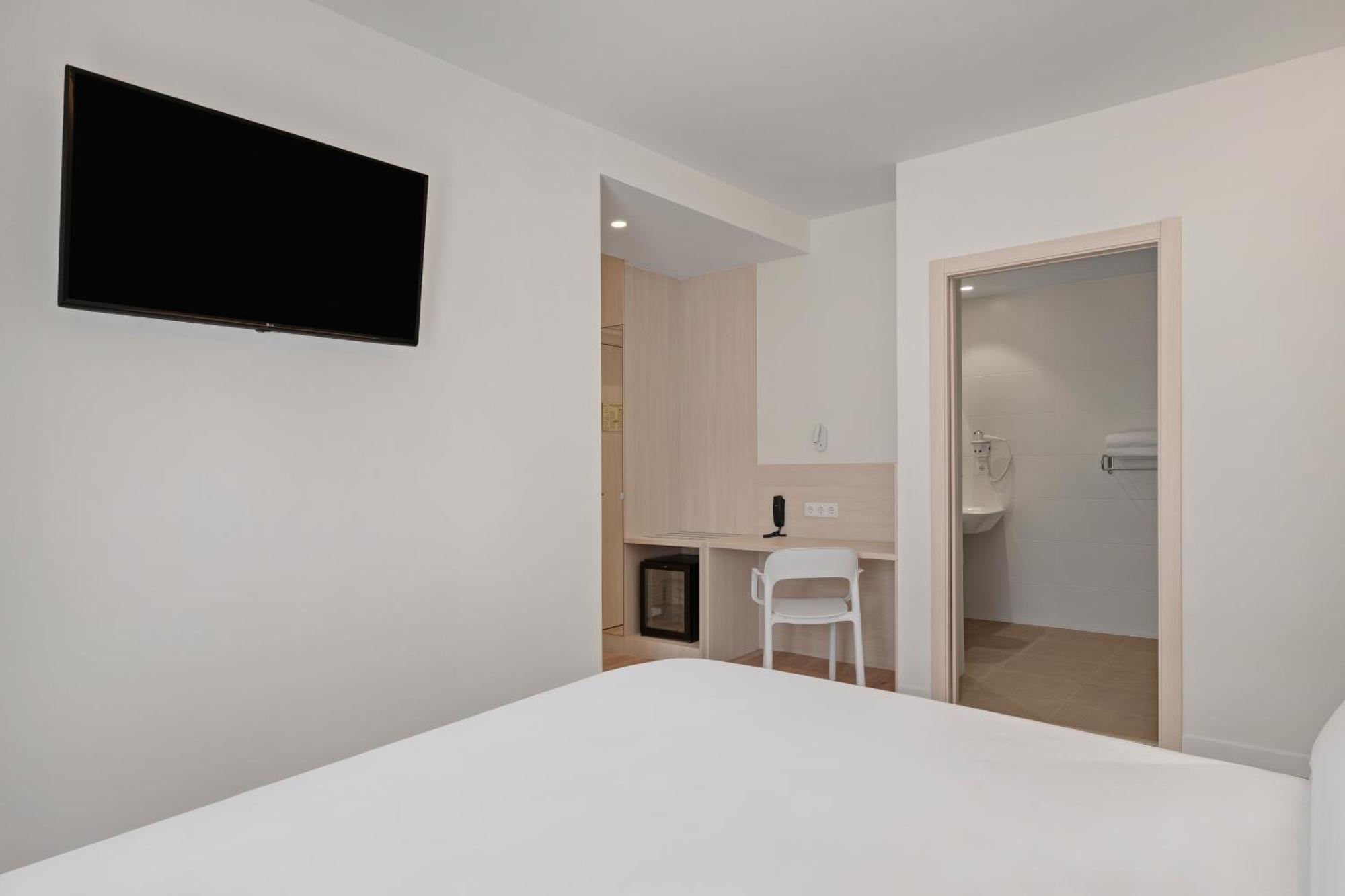 B&B Hotel Santiago Milladoiro Exterior photo