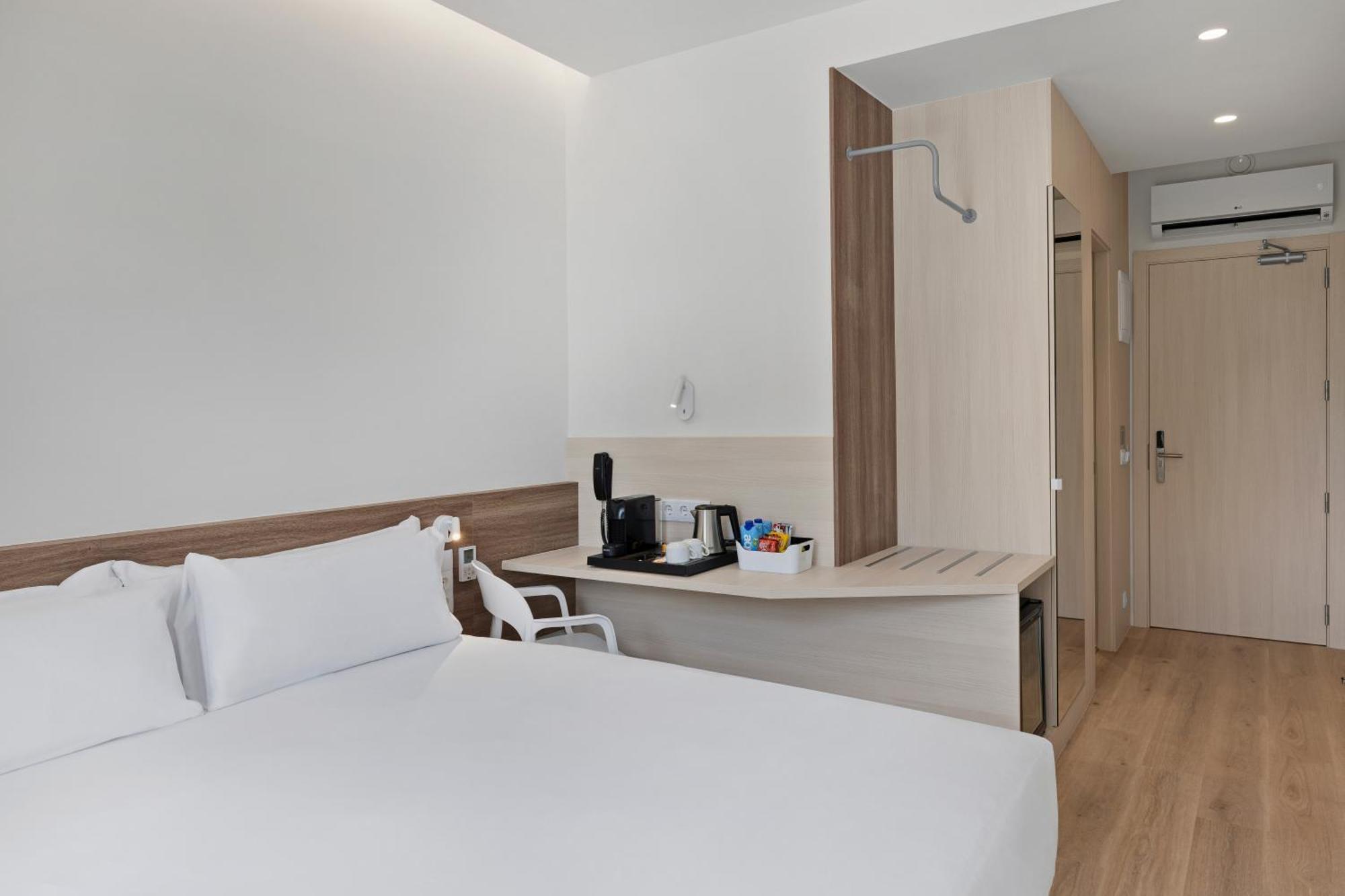 B&B Hotel Santiago Milladoiro Exterior photo