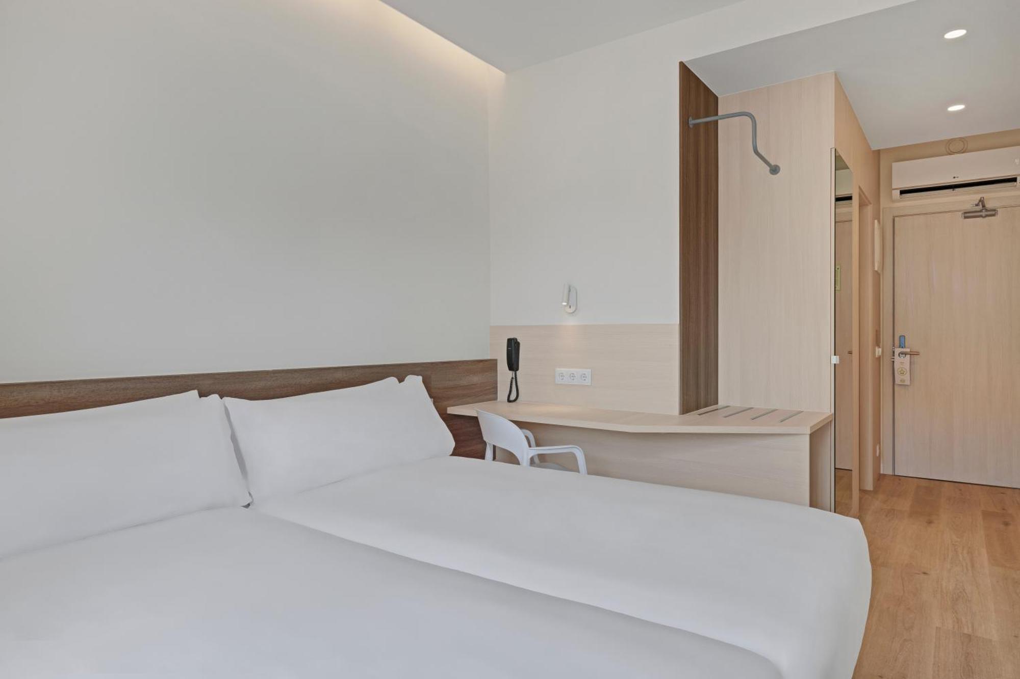 B&B Hotel Santiago Milladoiro Exterior photo