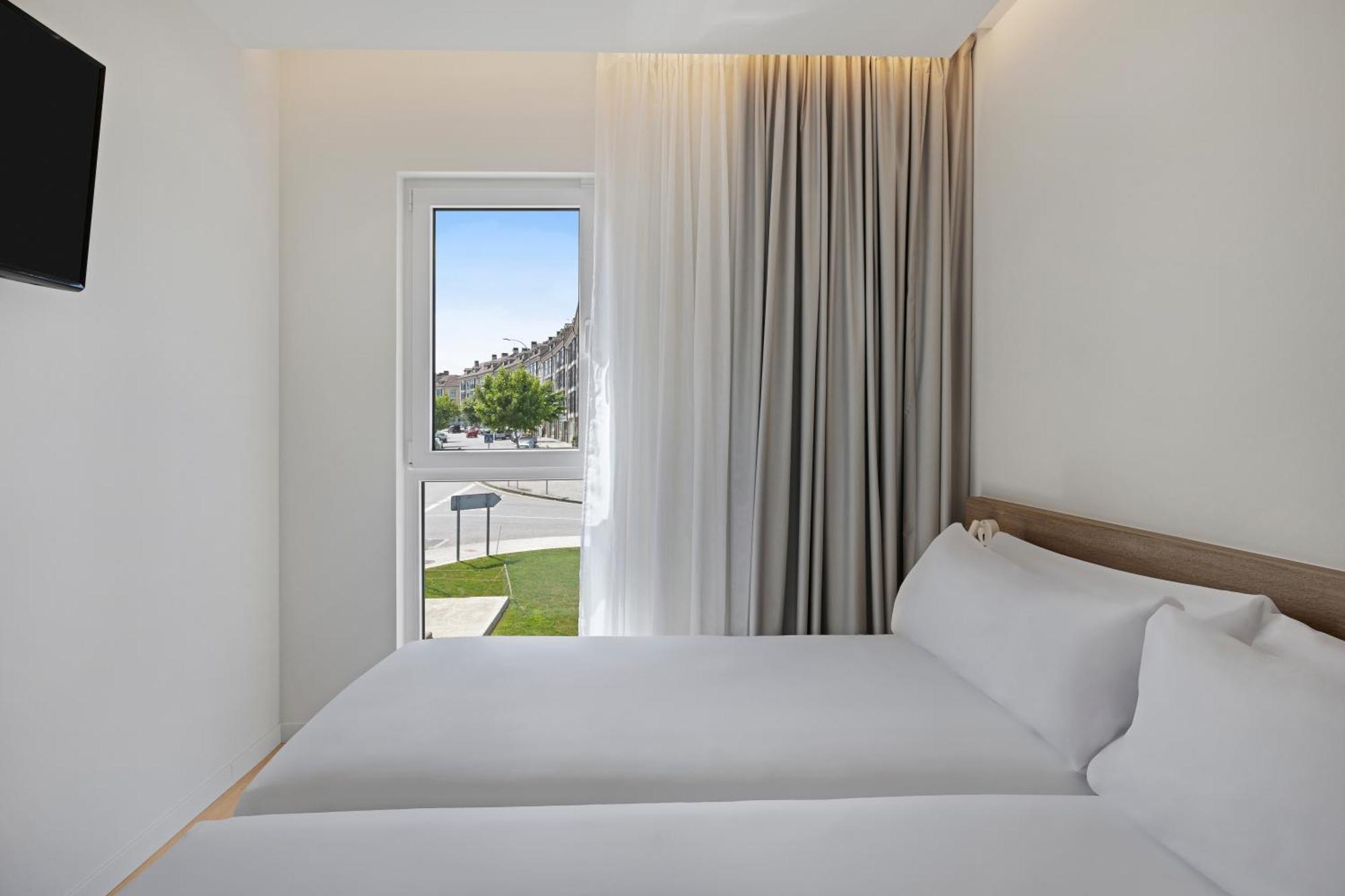 B&B Hotel Santiago Milladoiro Exterior photo